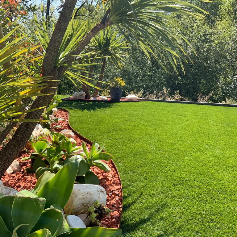 Pose de gazon synthétique